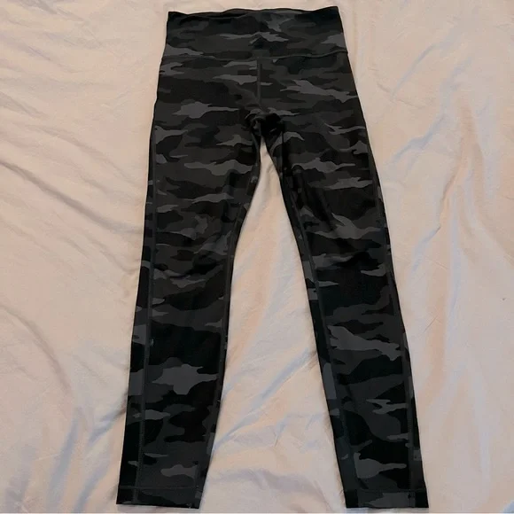 ✨SOLD✨ Athleta Ultimate 7/8 Tight Camo Leggings - Picture 6 of 13